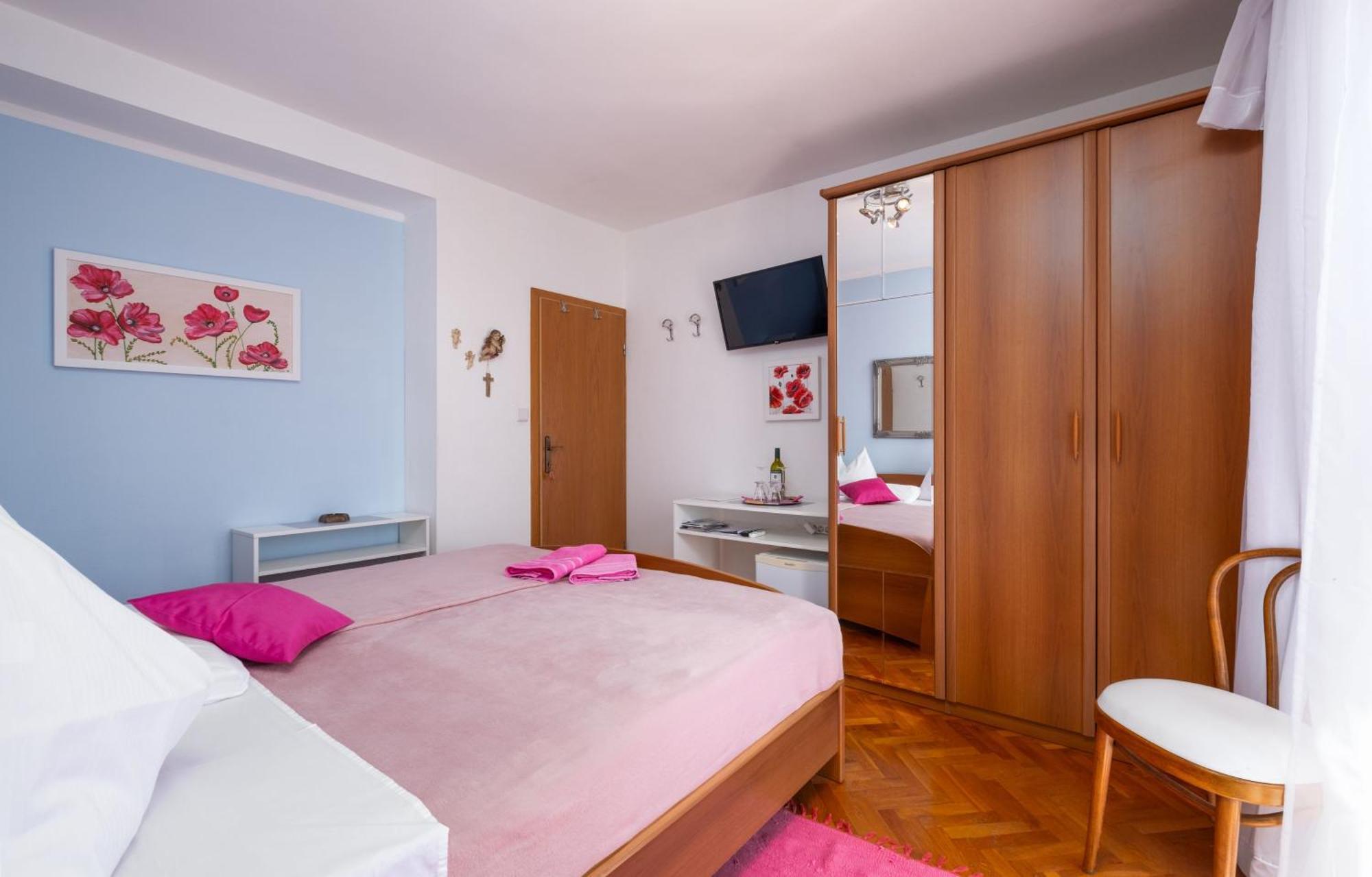 Rooms Tupina By Paulina Mlini Rom bilde