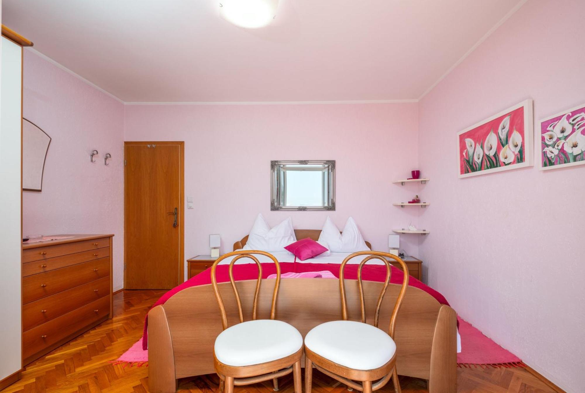 Rooms Tupina By Paulina Mlini Rom bilde